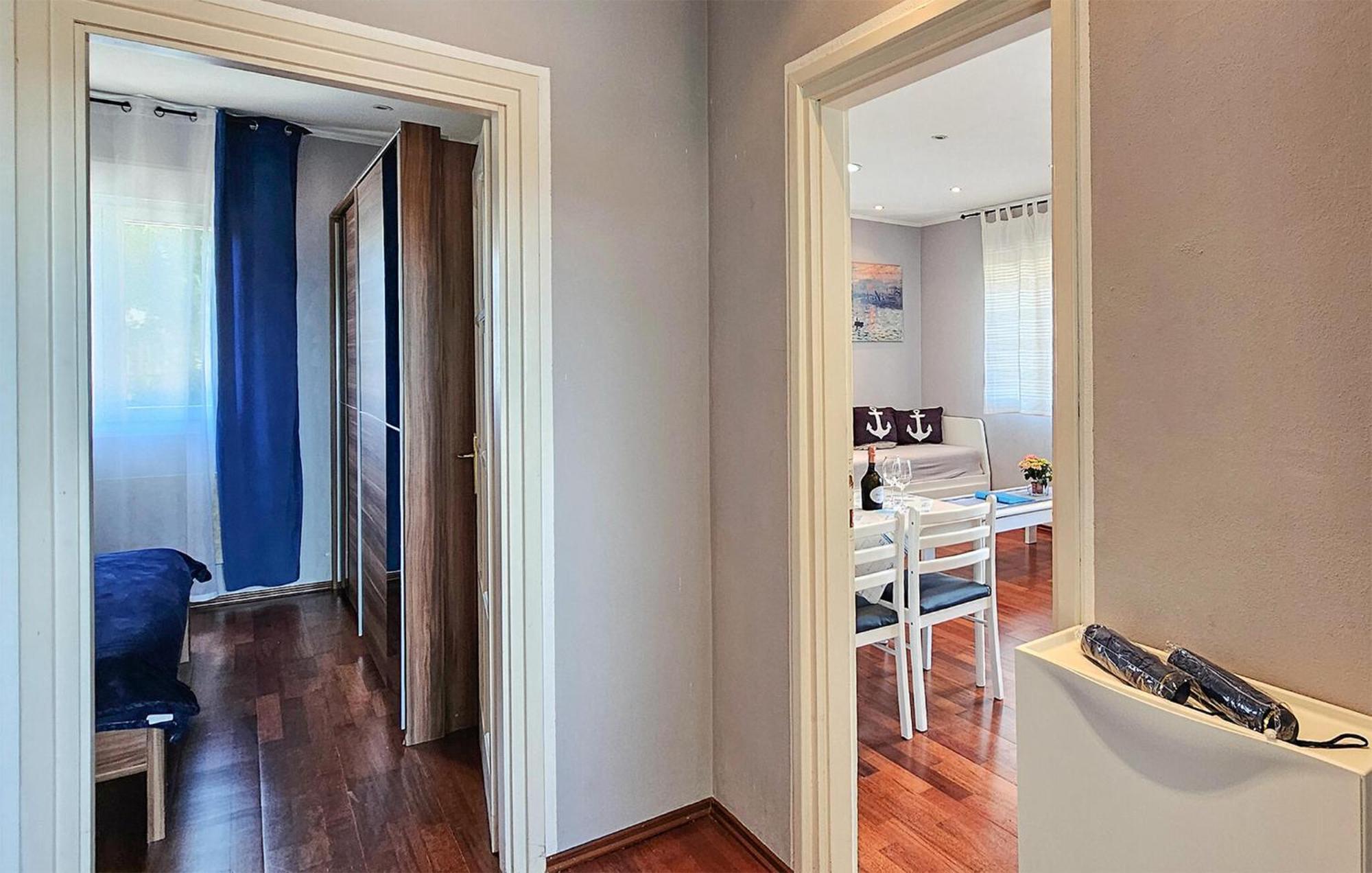 Apartman Awesome In With House Sea View
